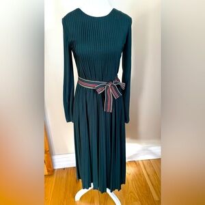 Elegant Green Pleated Dress with Striped Belt